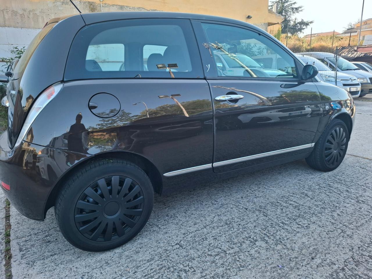 Lancia Ypsilon 1.3 MJT 75 CV Platino