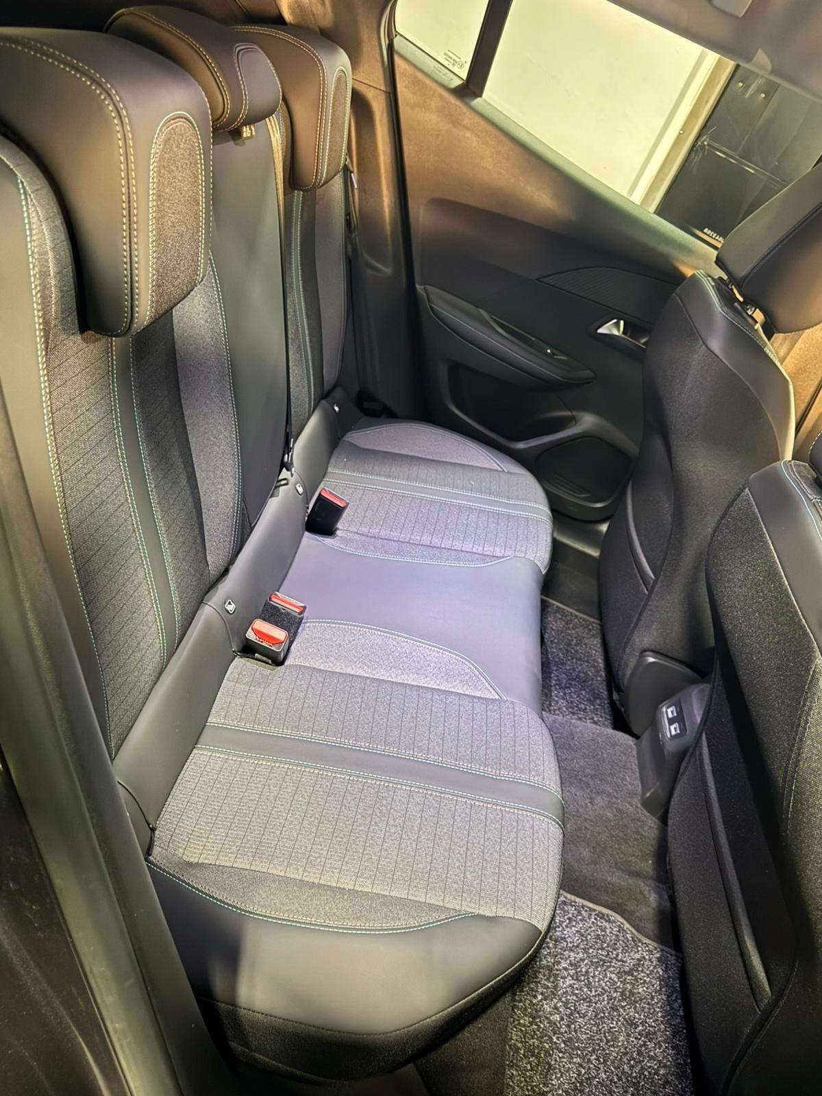 Peugeot 2008 BlueHDi 130 S&S EAT8 GT Pack Veglia l'i-cockpit 3D