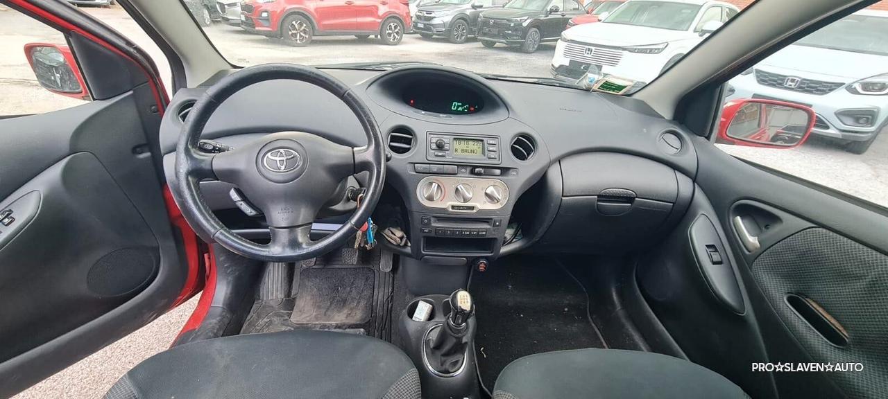 Toyota Yaris 1.3i 16V cat 5 porte Sol