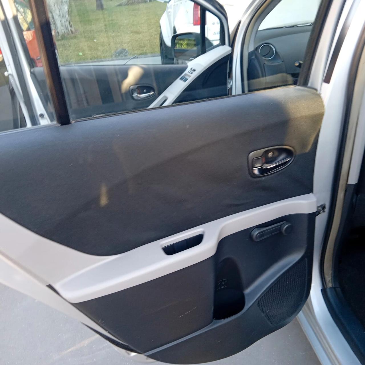 Toyota Yaris 1.3 5 porte Sol