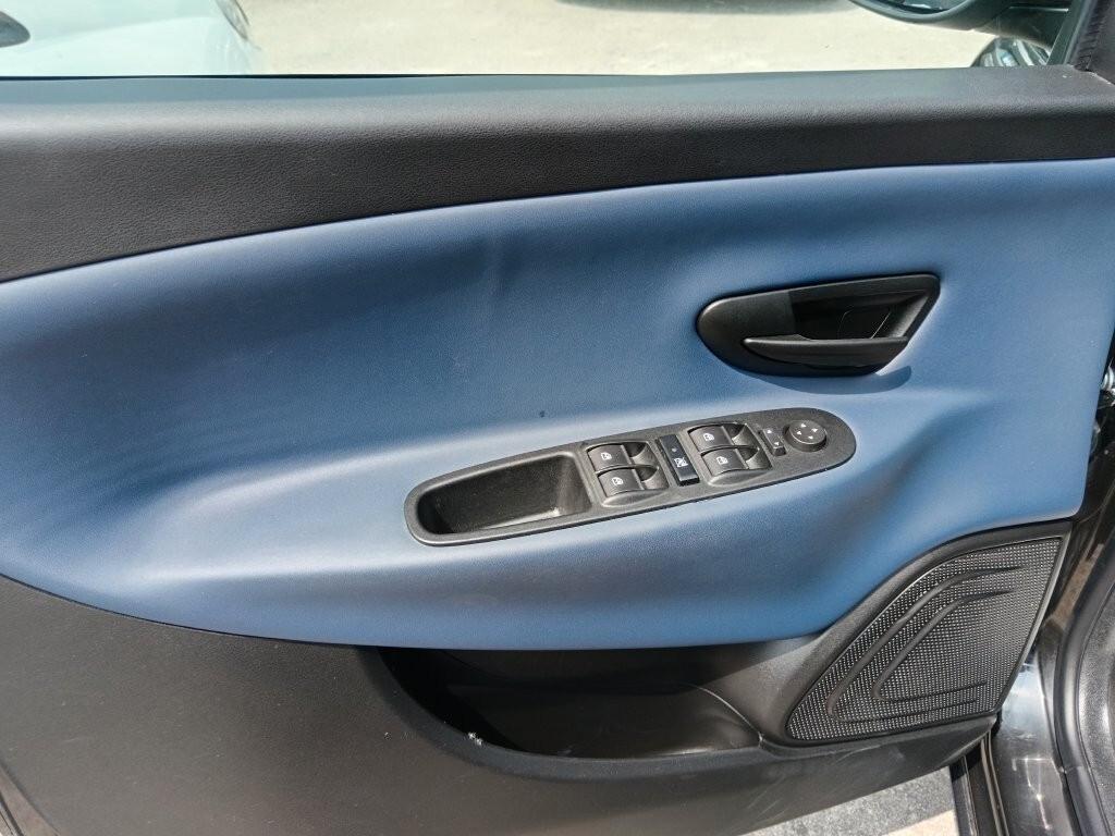 Lancia Ypsilon 1.0 FireFly 5 porte S&S Hybrid Platino