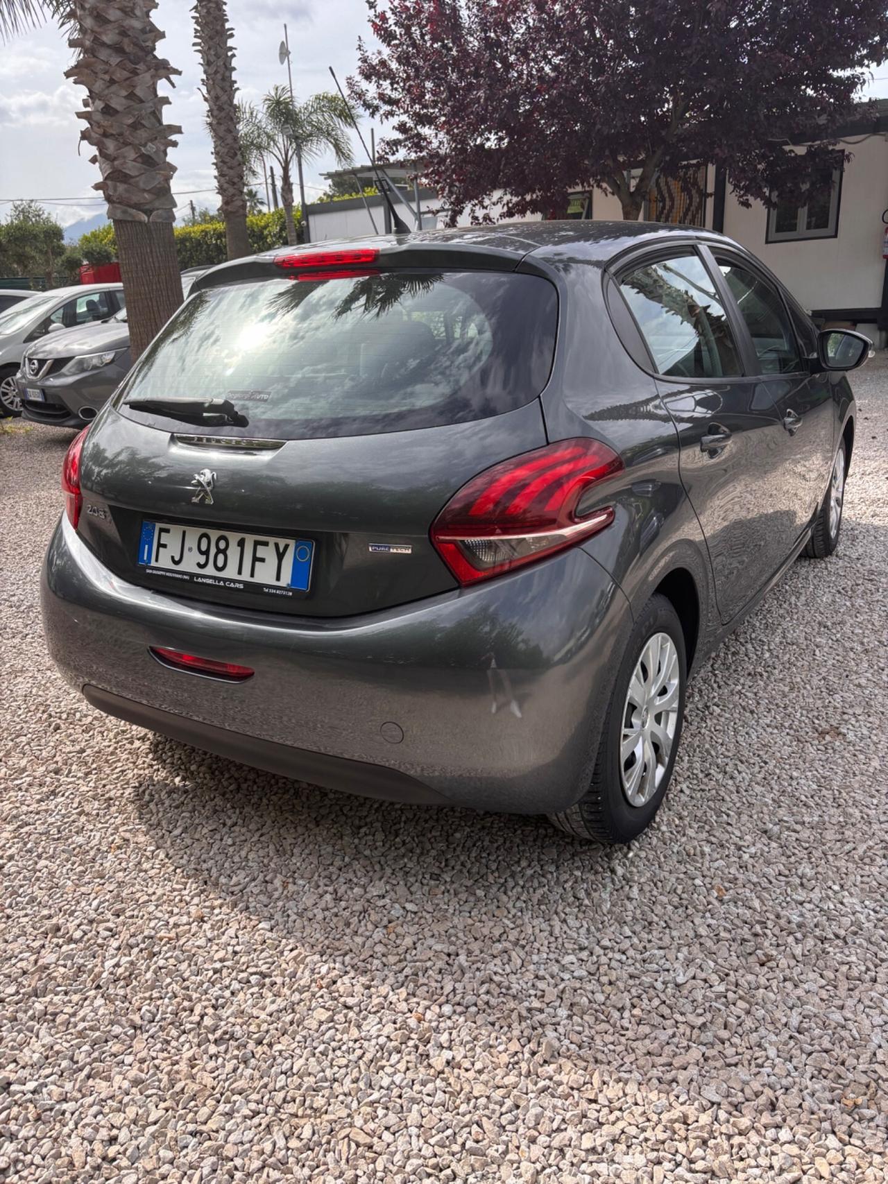 Peugeot 208 1.2 benzina 5 porte