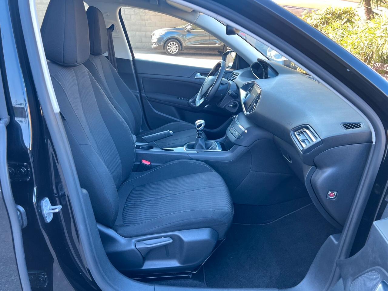 Peugeot 308 5p 1.6 bluehdi 120cv BUSINESS NAVI/PDC/TEL. PERFETTA!!