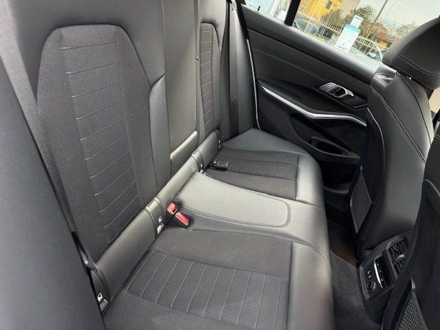 BMW 330 e Business Advantage