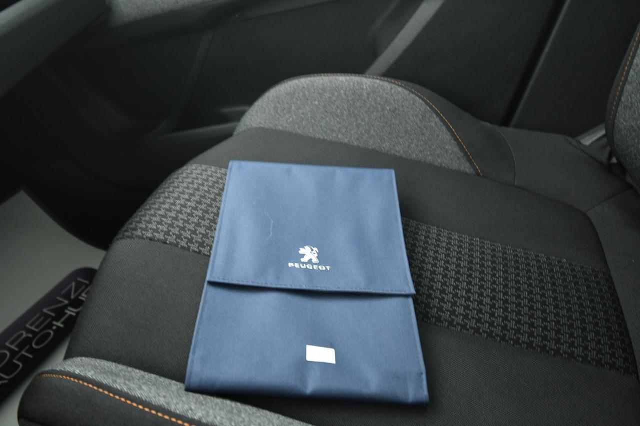 PEUGEOT 3008 1.5 bluehdi Active Business s&s 130cv eat8 NEOPATENTATI+CAMERA