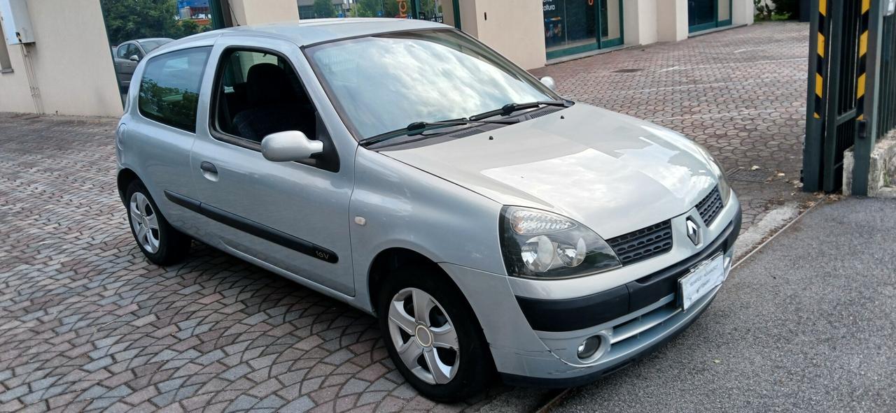 Renault Clio 1.2 benzina neopatentati