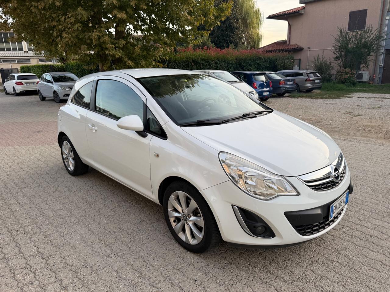 Opel Corsa 1.2 benzina gpl 2012