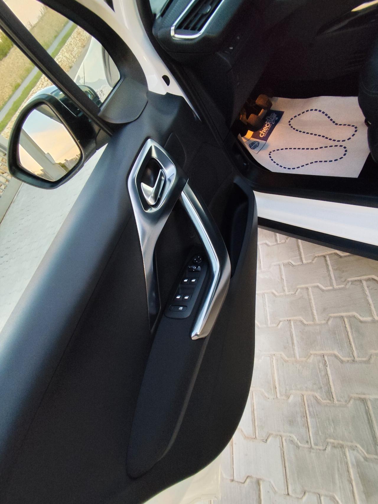 Peugeot 2008 BlueHDi 100 Allure
