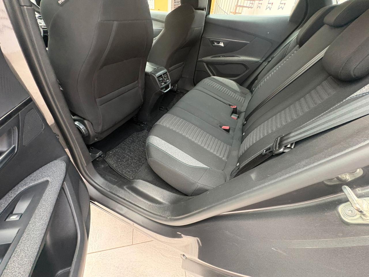 Peugeot 3008 BlueHDi 130 S&S Active Pack