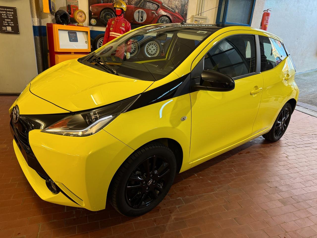 Toyota Aygo 1.0 VVT-i 69 CV 5 porte x-cite