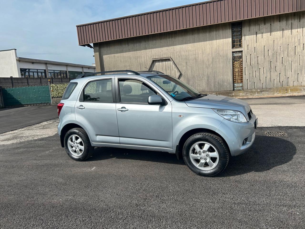 Daihatsu terios 1.3 benzina 4x4 ok neopatentati