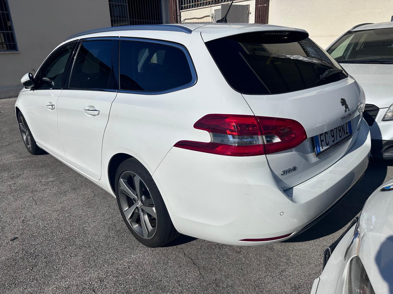 Peugeot 308 PureTech Turbo 130 S&S SW Allure