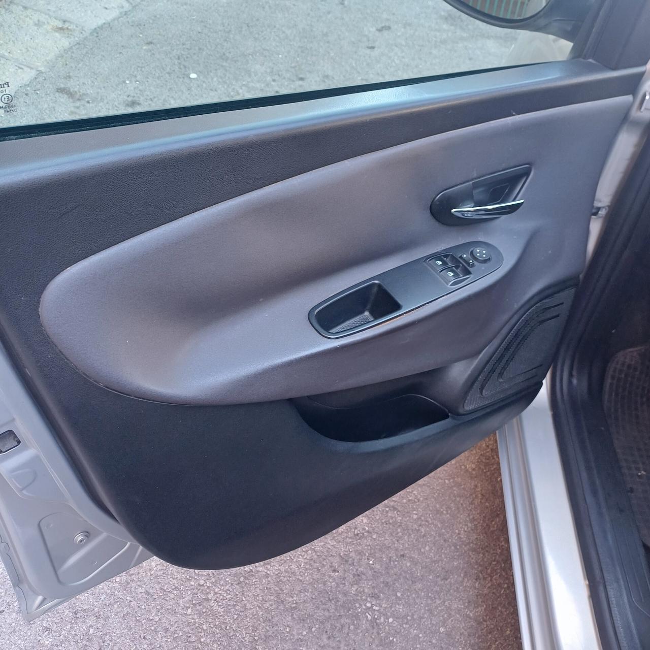 Lancia Ypsilon 1.3 MJT 16V 95 CV 5 porte S&S Platinum