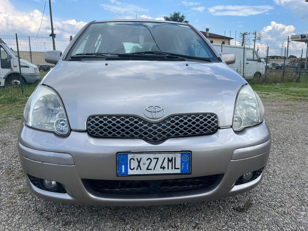 Toyota Yaris 1.0i 16V cat 5 porte Sol