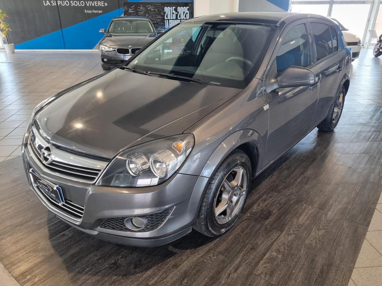 Opel Astra 1.6 115CV 5 porte Cosmo