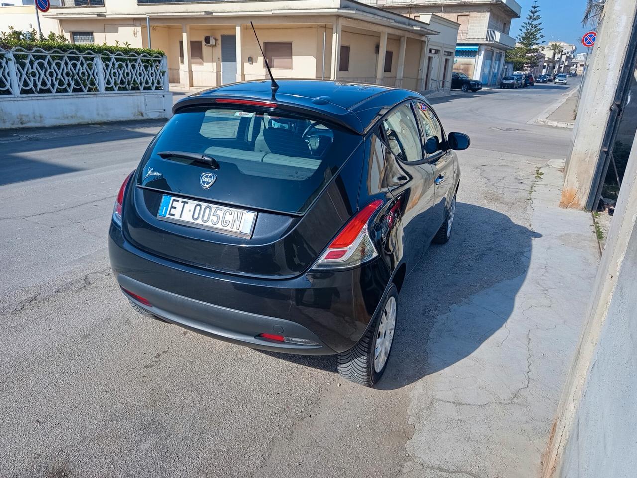 Lancia Ypsilon 0.9 TwinAir 85 CV 5 porte Metano Ecochic