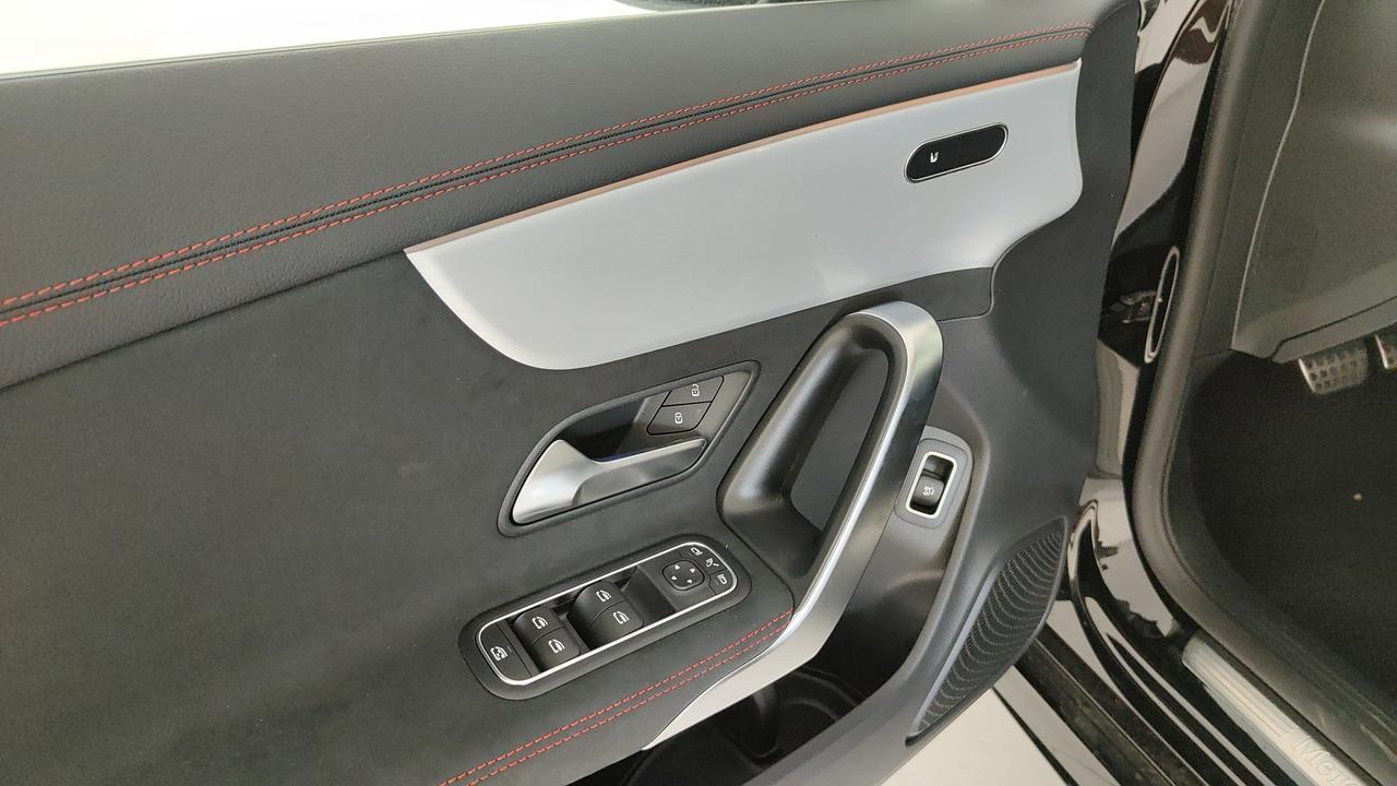 Mercedes-Benz CLA Shooting Brake 200 d AMG Line Advanced Plus auto