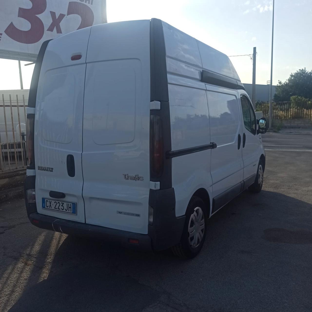 Trafic vivaro tetto alto