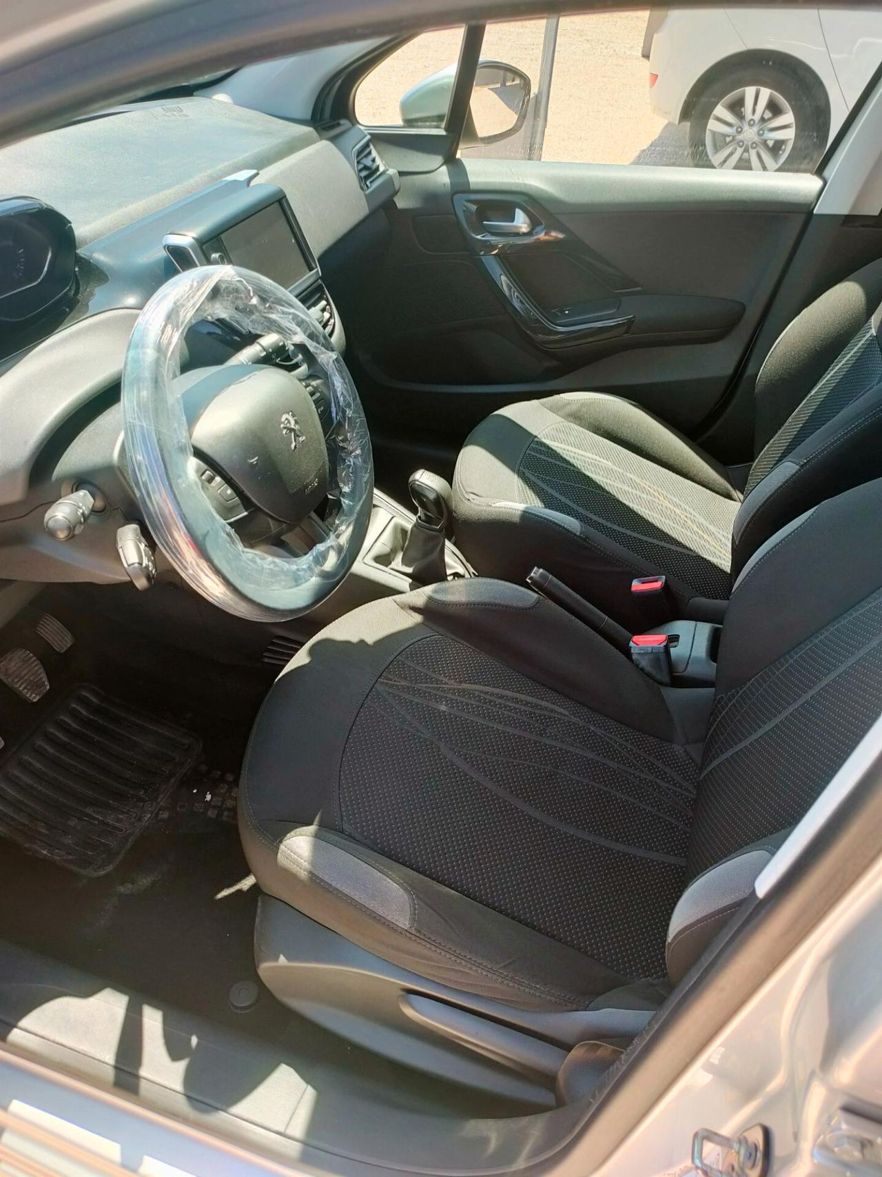 Peugeot 208 1.4 HDi 68 CV 5 porte Allure