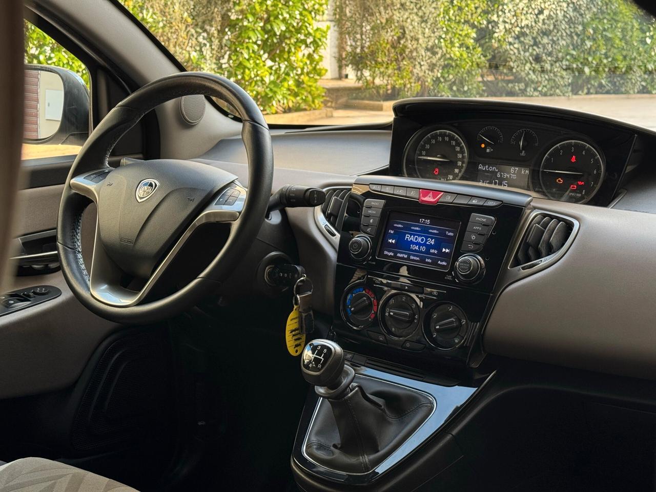 Lancia Ypsilon 1.2 69 cv 5 porte Platinum