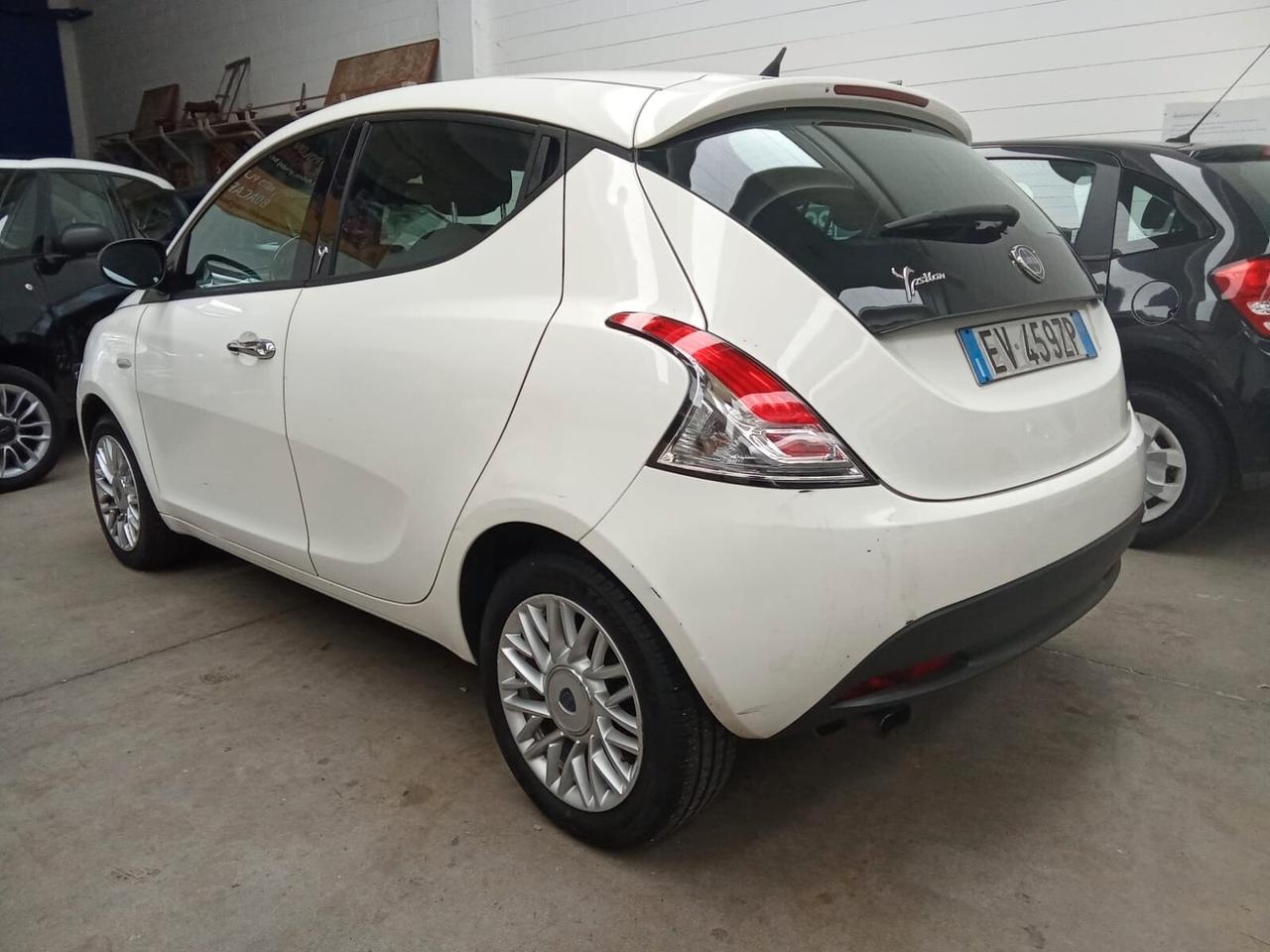 Lancia Ypsilon 1.2 69 CV . Neopatentati