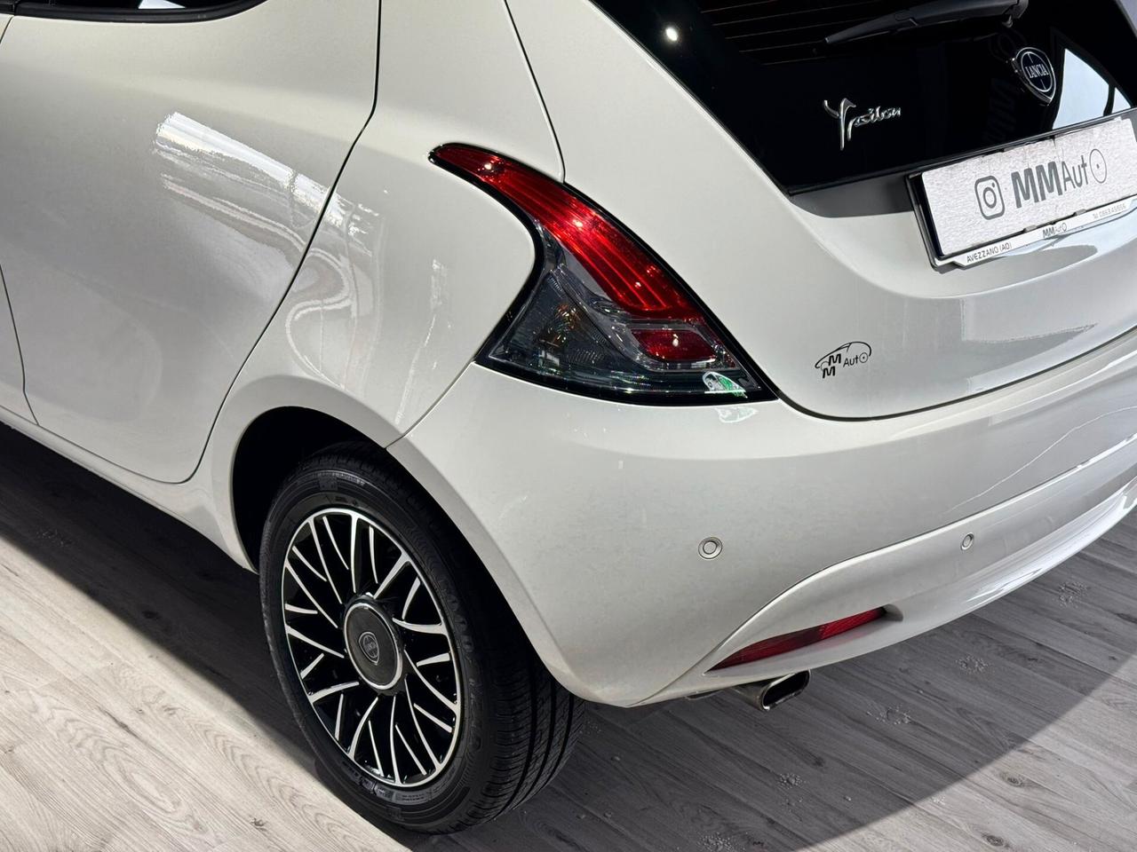 Lancia Ypsilon 1.2 69 CV 5 porte GPL Alberta Ferretti
