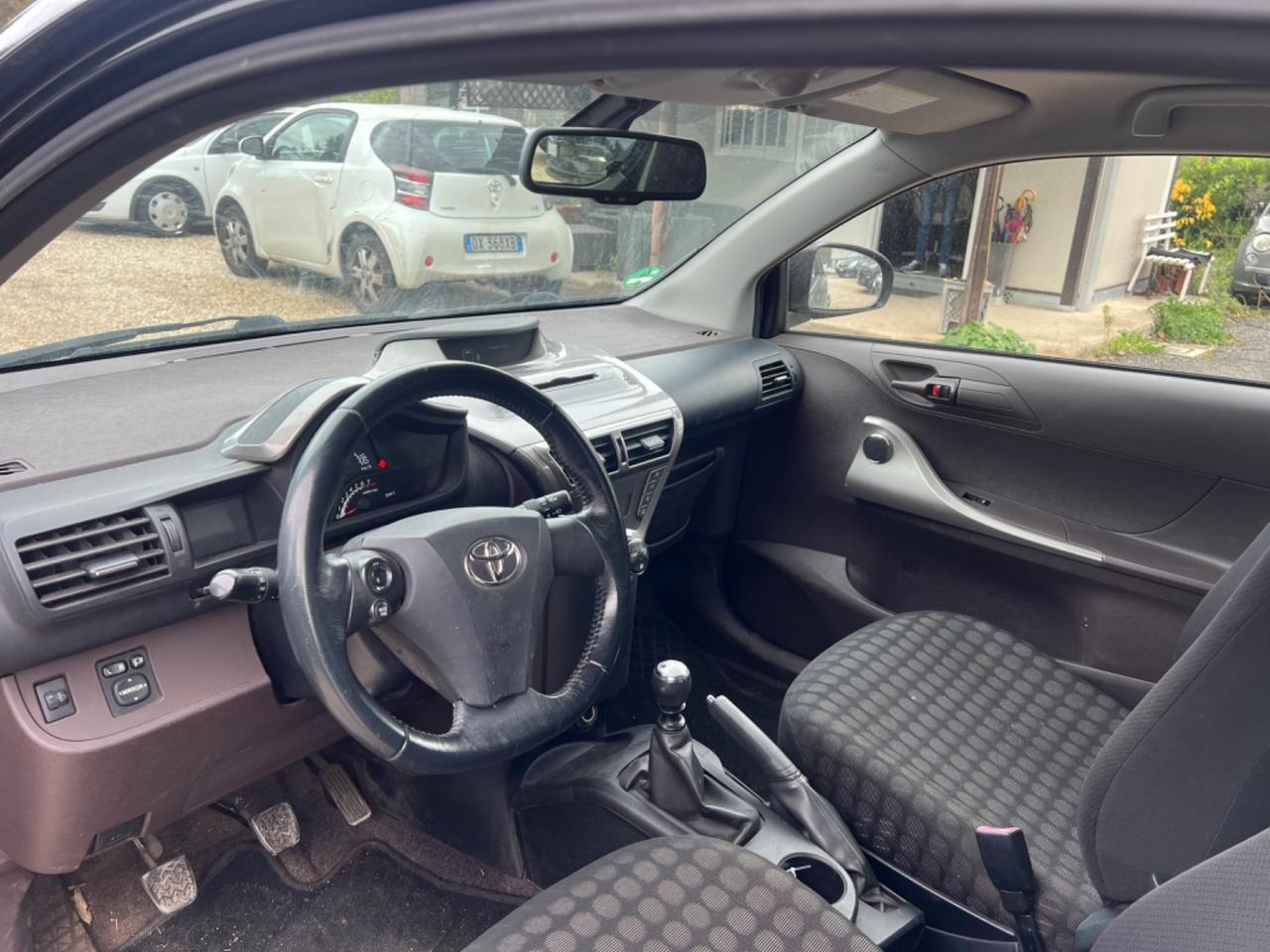 Toyota iQ 1.0 Sol