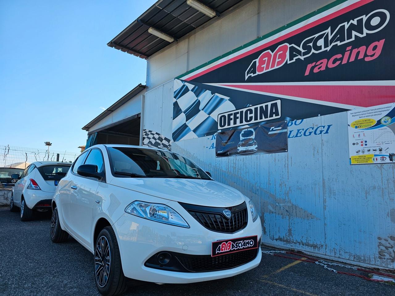 Lancia Ypsilon 2023 Noleggio BREVE termine