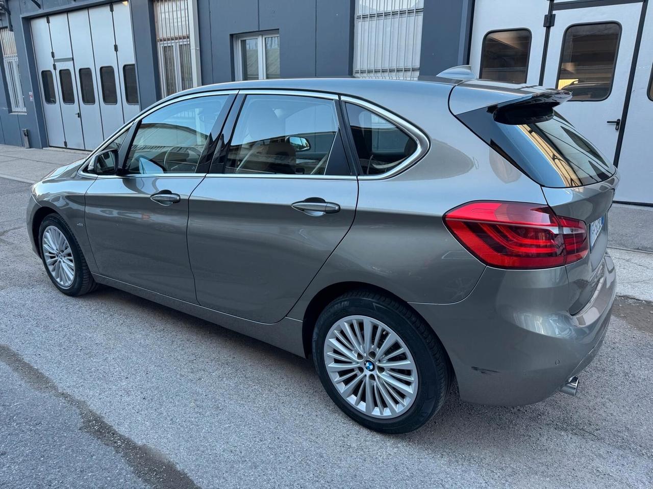 Bmw 2er Active Tourer 218d Active Tourer Luxury *EURO6*NAVI*PELLE