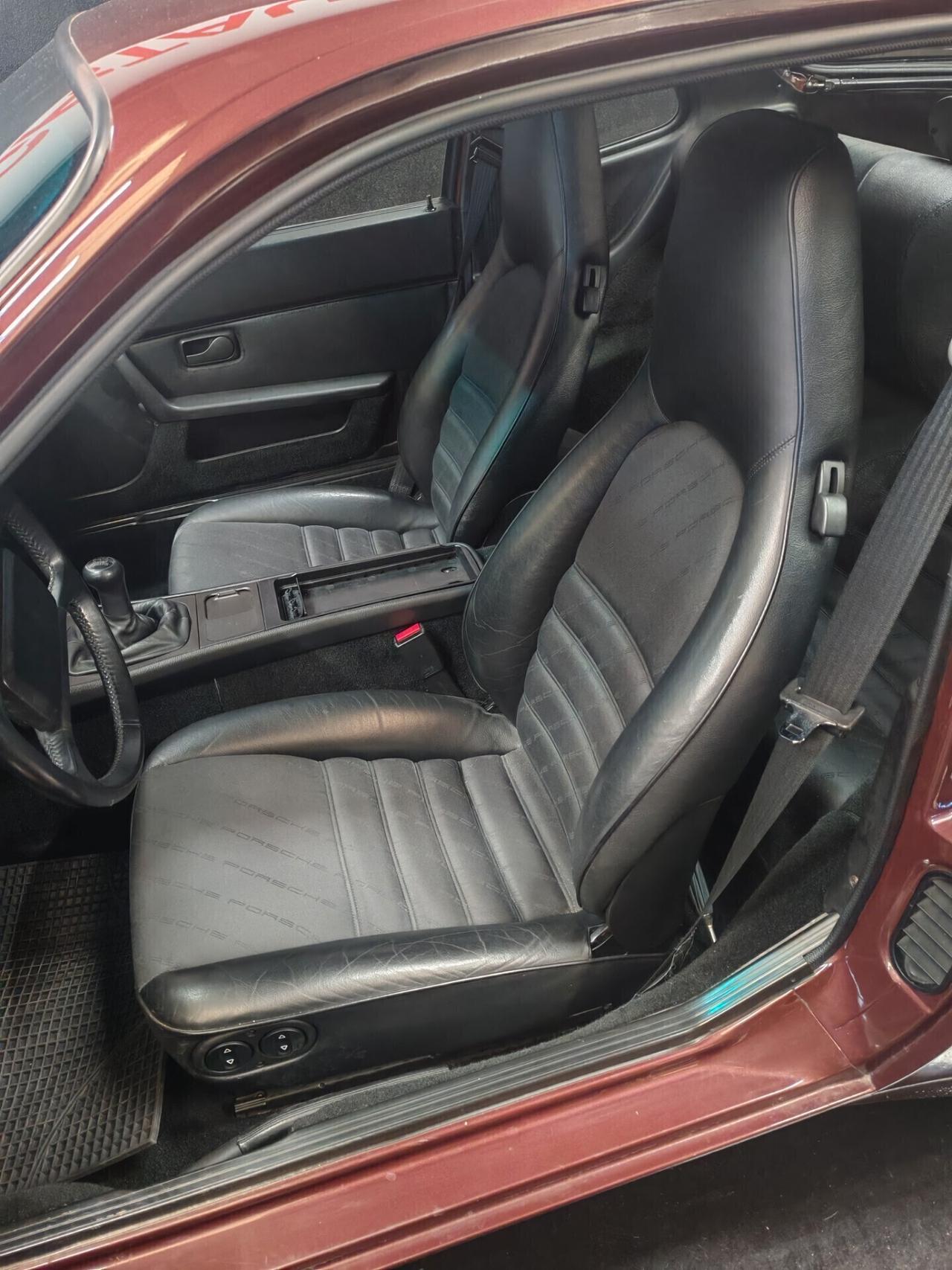 Porsche 944 Turbo targa oro