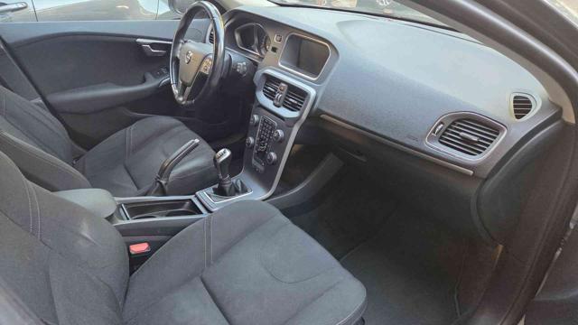 VOLVO V40 D2 1.6 Momentum