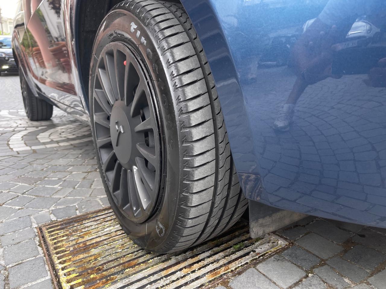 Lancia Ypsilon Hybrid LED UCONNECT