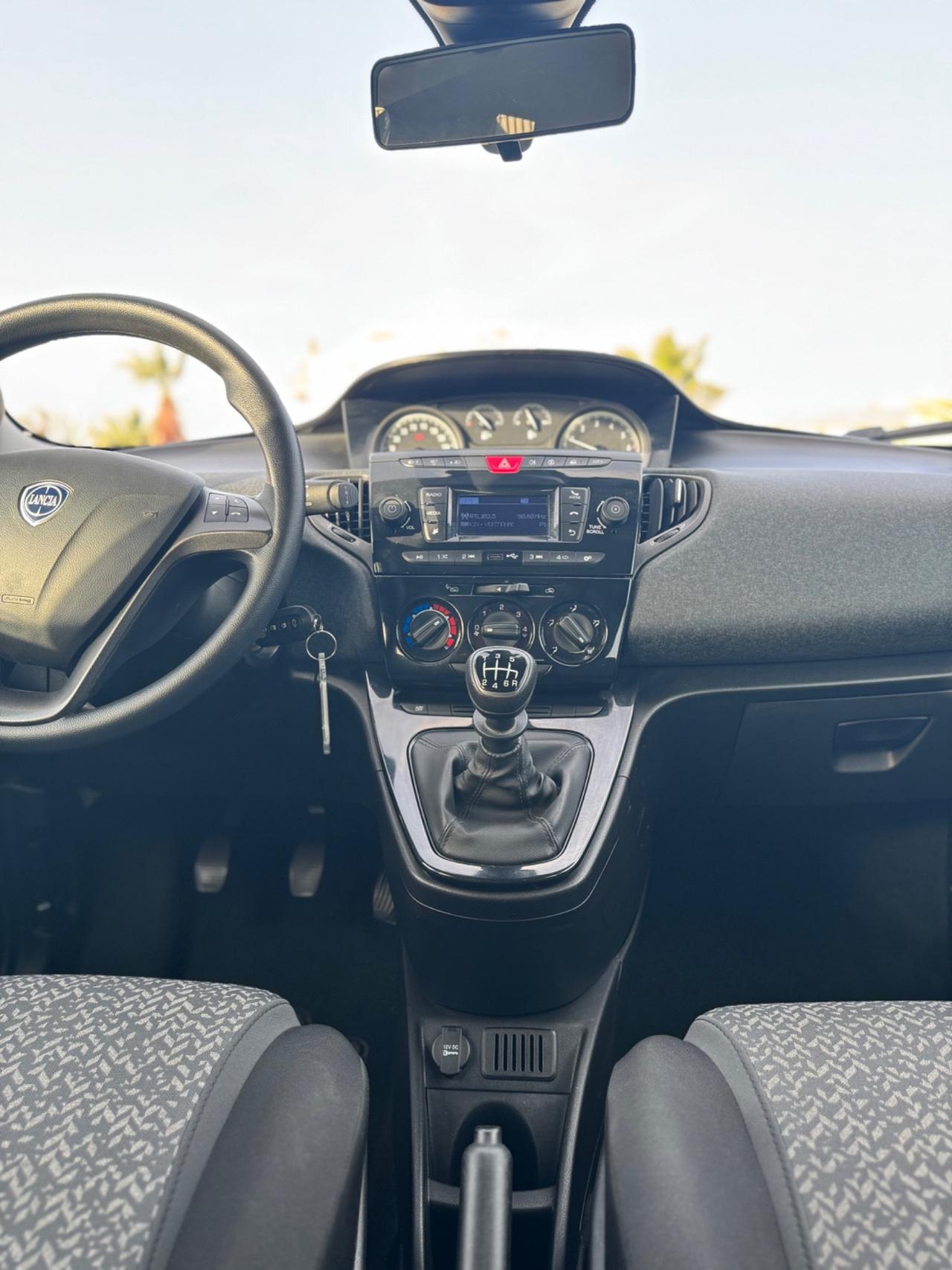 Lancia Ypsilon 1.0 FireFly 5 porte S&S Hybrid Ecochic Silver
