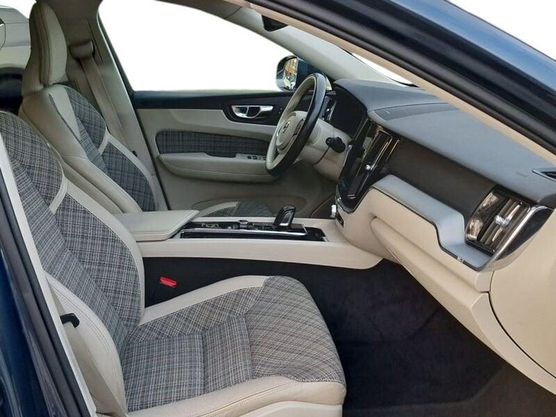 Volvo XC60 B4 197+14 CV AWD Mild Hybrid Diesel Automatica Momentum Pro