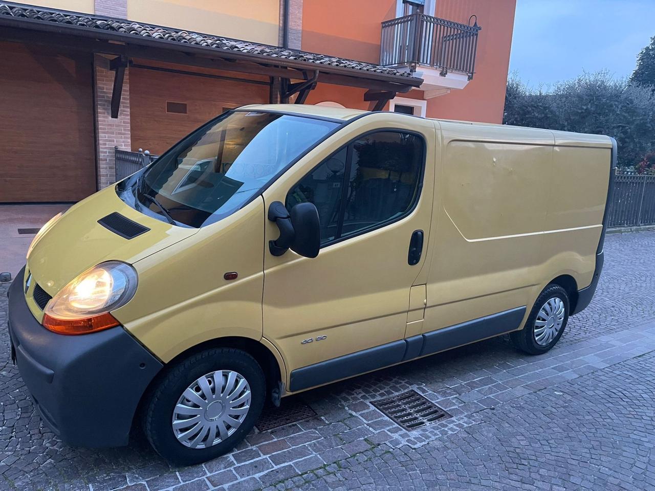 Renault Trafic T27 1.9 dCi/82CV PC-TN Furgone