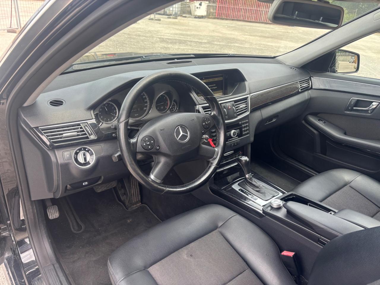 Mercedes-benz E 220 CDI BlueEFFICIENCY Avantgarde