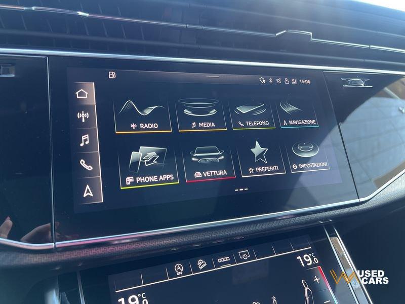 Audi Q8 RS TFSI V8 quattro tiptronic