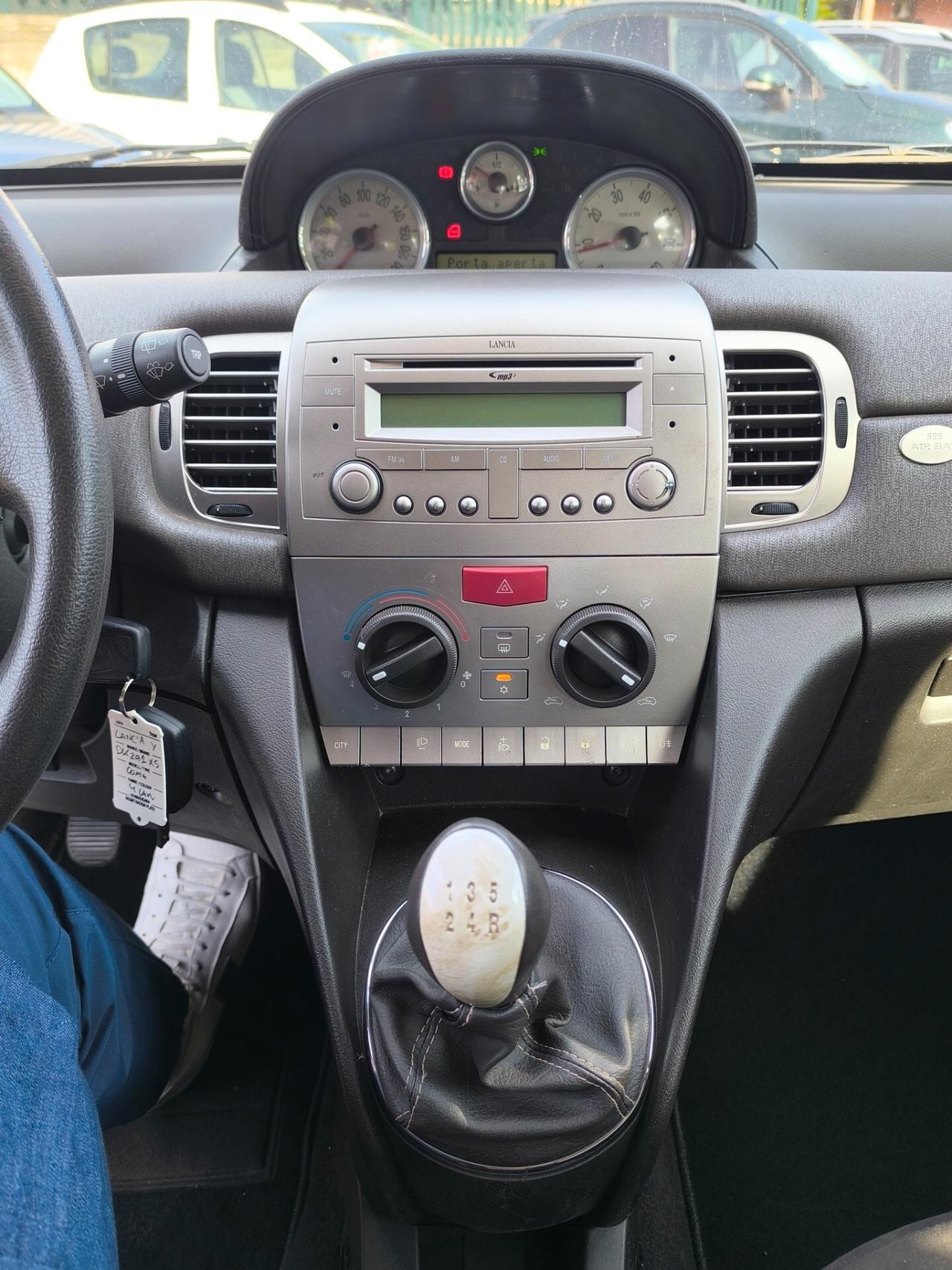 Lancia Ypsilon 1.3 MJT 75 CV Argento