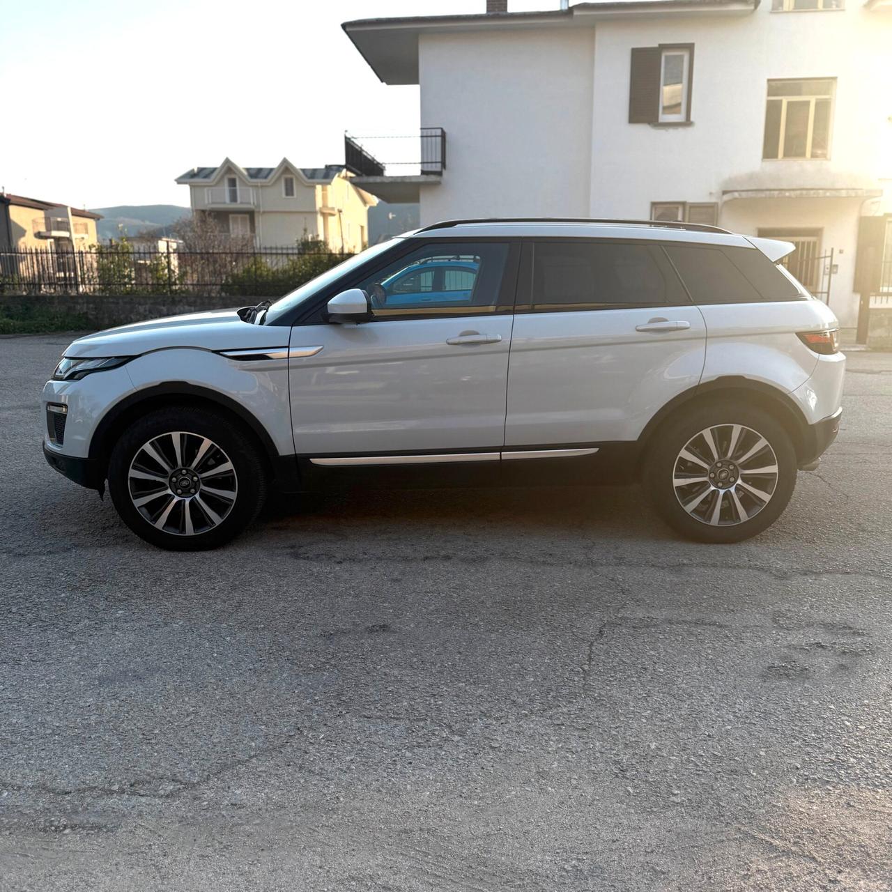 Land Rover Range Evoque 2.0 TD4 180 CV 5p. Pure
