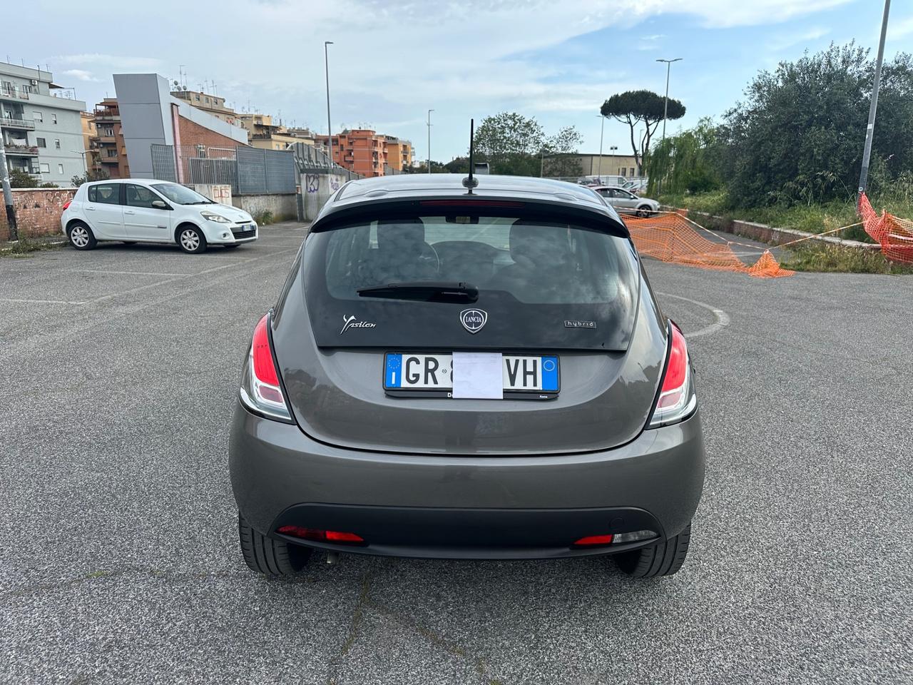 Lancia Ypsilon 1.0 Firefly Hybrid Silver