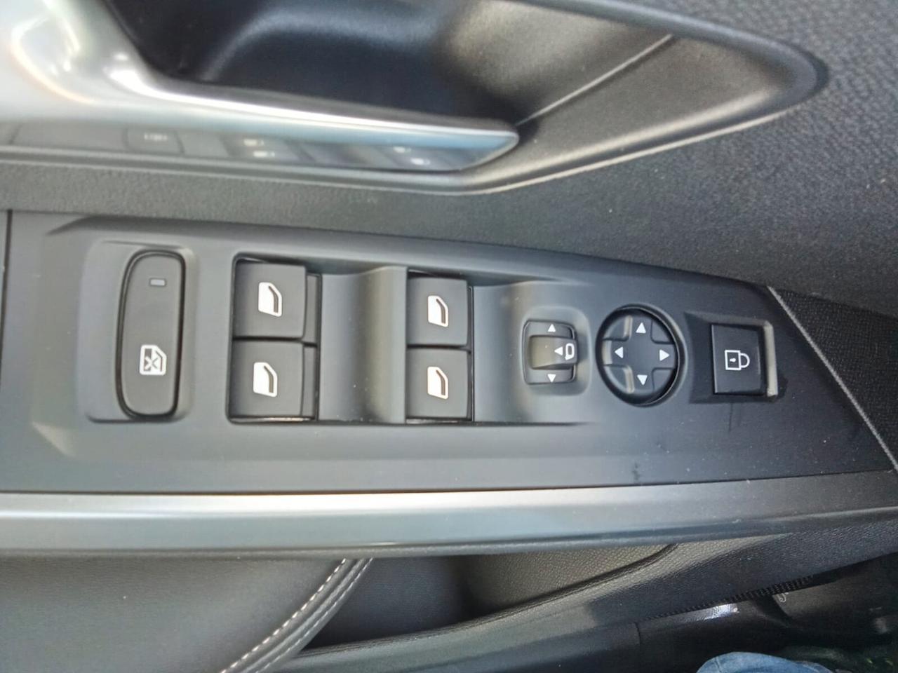 Peugeot 3008 Hybrid 145 e-DCS6 Allure Business