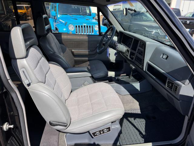 JEEP Cherokee 4.0 XJ LAREDO - AUTOMATICO 3 PORTE