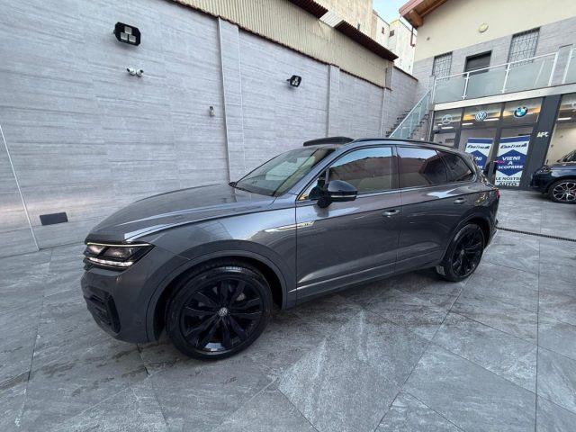VOLKSWAGEN Touareg 3.0 V6 TDI 286 CV SCR R line tetto panoramico