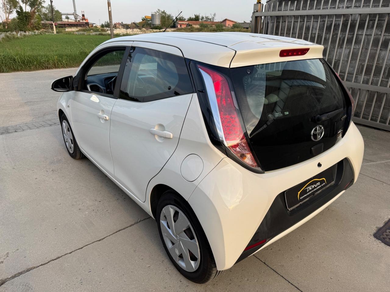 Toyota Aygo 1.0 VVT-i 69 CV 5 porte x-pure