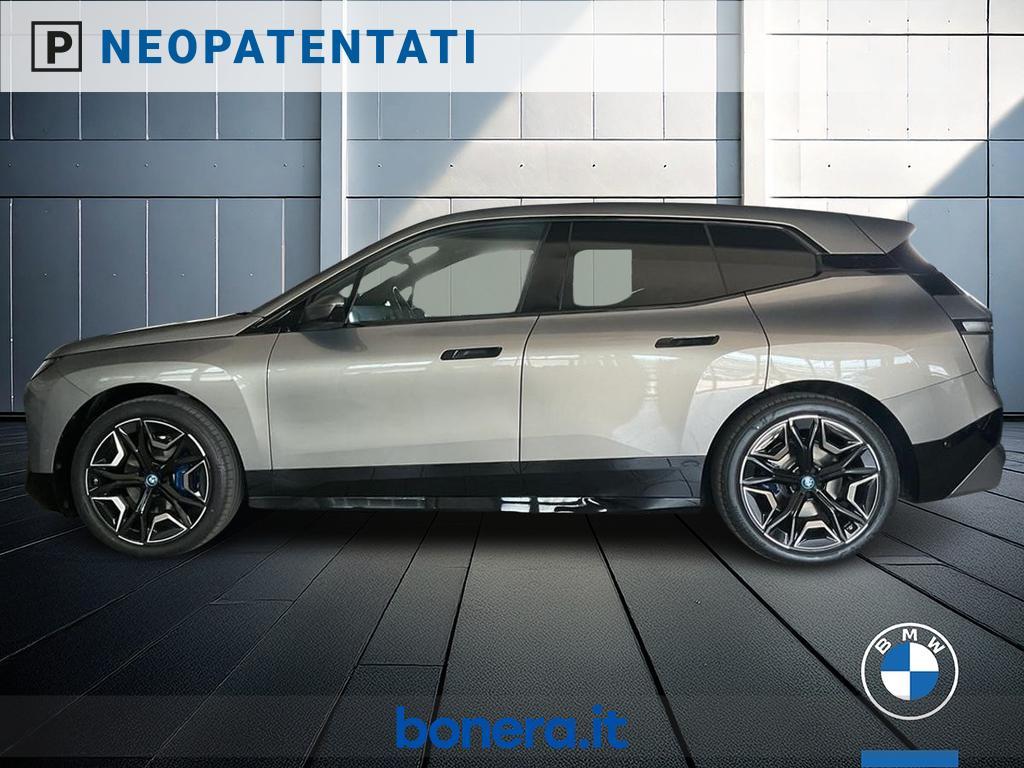 BMW iX 40 pacchetto sportivo xDrive