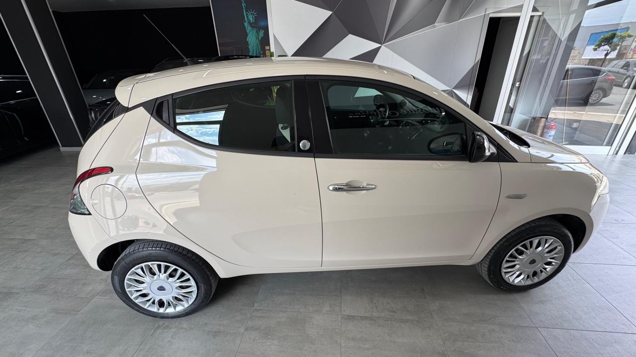 Lancia Ypsilon 0.9 TwinAir 85 CV 5 porte Metano Ecochic Gold