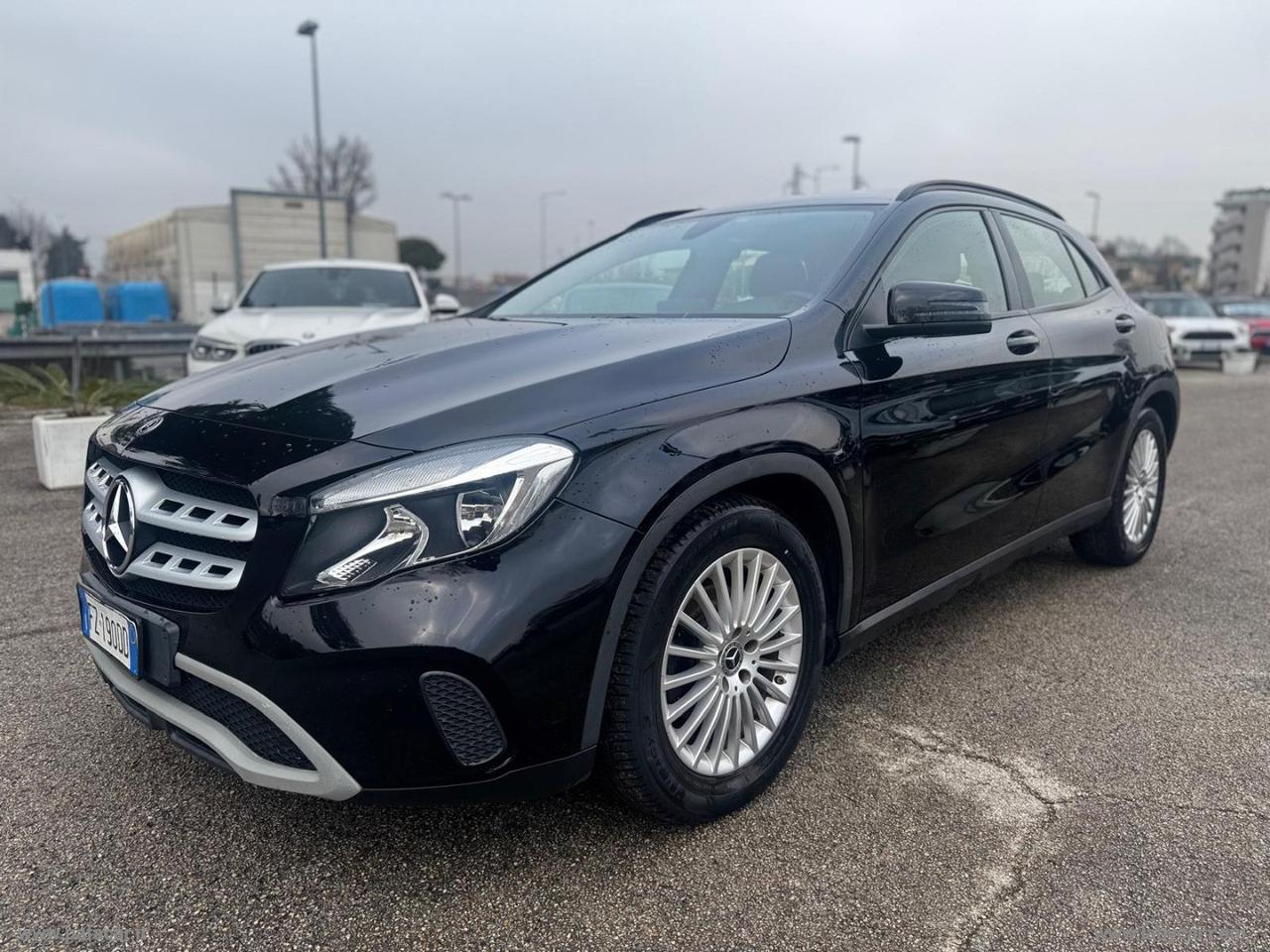 MERCEDES-BENZ GLA 180 Executive