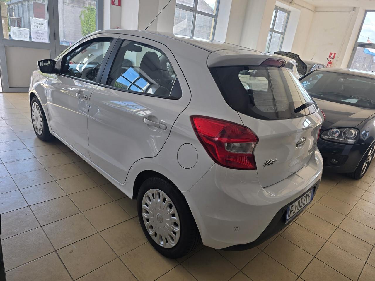Ford Ka 1.2 Ti-VCT 85CV Black & White -