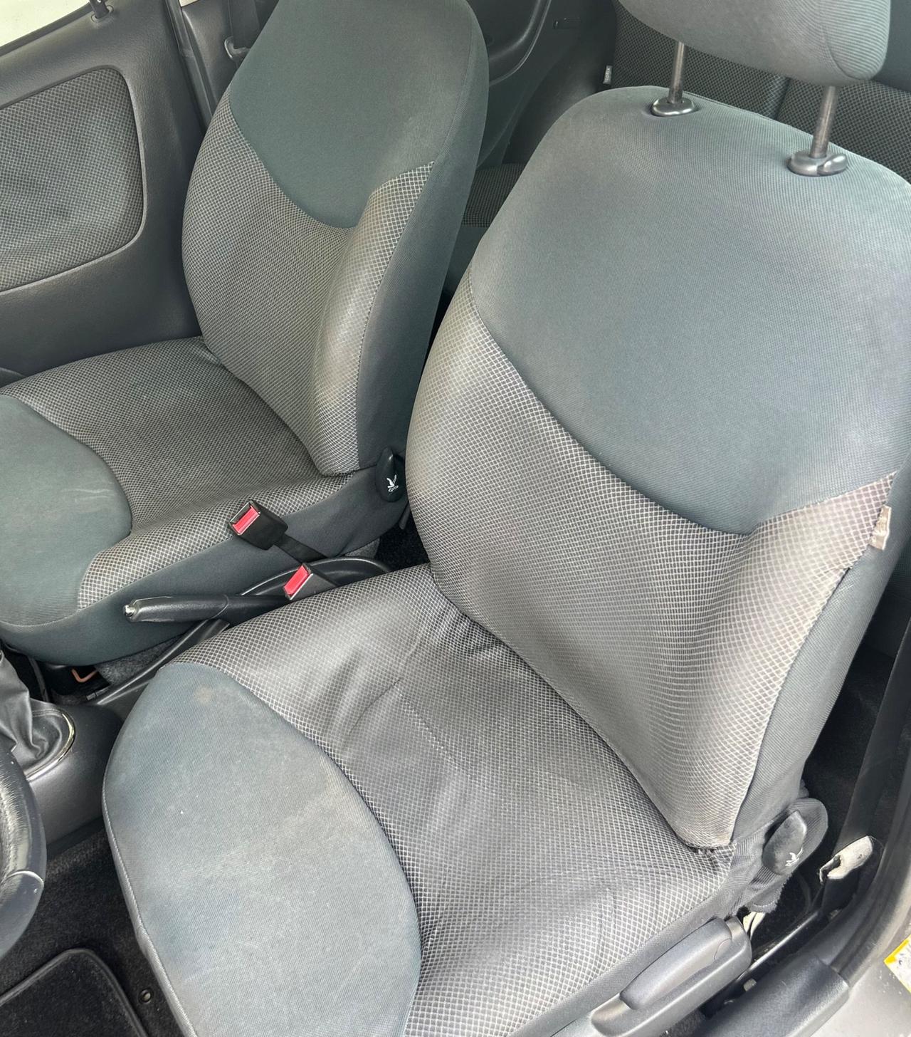 Toyota Yaris 1.3i 16V cat Sol Neopatentati