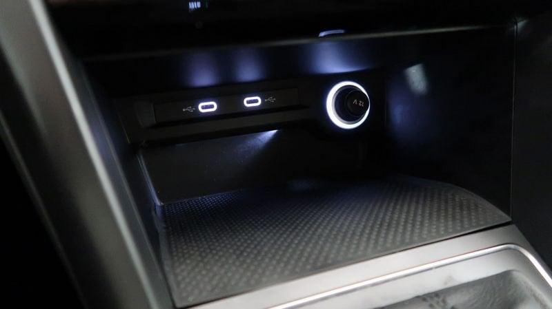 Volkswagen Touran Touran 1.5 tsi Business 150cv dsg #NAVIGATORE#CARPLAY#